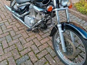 SUZUKI INTRUDER 125 VL SCHWARZ TÜV 05.27