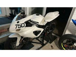SUZUKI GSX-R 750 RENNSTRECKE