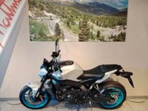 YAMAHA MT-09