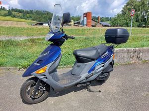 SUZUKI AN 125 CCM ROLLER SCOOTER MIT TOPCASE UND WINDSCHILD