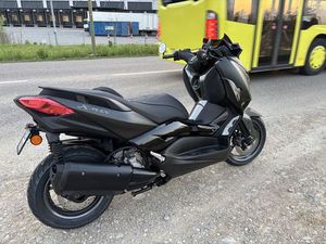 YAHAMA X-MAX 300 TECH