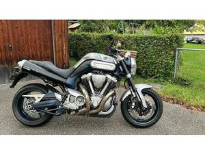 YAMAHA MT01