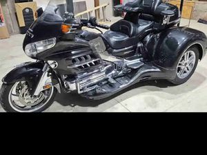 2010 HONDA GOLDWING