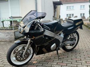 YAMAHA FZR600