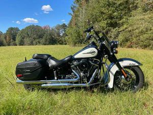 ?2019 HARLEY DAVIDSON HERITAGE SOFTAIL CLASSIC ONLY 3K MILES