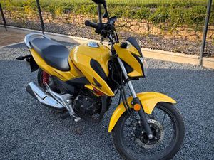 MOTO HONDA CB125F JAUNE (EXCLU)