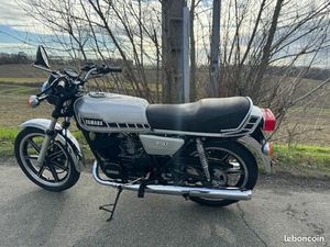 YAMAHA 250 RD , STRICTEMENT D ' ORIGINE , MOTEUR SUPPLÉMENTAIRE