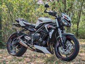 TRIUMPH STREET TRIPLE 660S A2