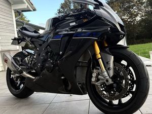 YAMAHA R1 M