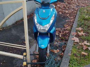 VEND SCOOTER PEUGEOT KISBEE BLEU