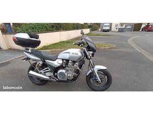 YAMAHA XJR 1300 CM3.■CONTROLE TECHNIQUE VIERGE■TRÈS BIEN ENTRETENUE, ÉTAT TRÈS BON.■ANNÉE 2002.■COULEUR GRIS.■TOP CAISSE GIVI, PEUT SE RETIRER FACILEMENT