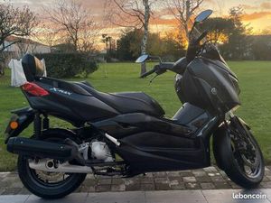 YAMAHA XMAX 125 IRON MAX – 2019 – EXCELLENT ÉTAT – 12 900 KM