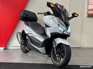 HONDA FORZA 350 BLANC - TOP-CASE DOSSERET - BULLE FUMÉE