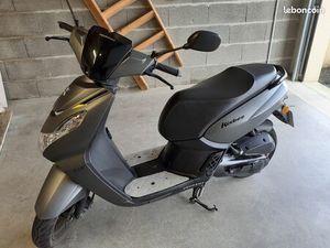 SCOOTER PEUGEOT KISBEE GT À 1250 EUROS