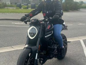 DUCATI MONSTER 937+ DARK STEALTH