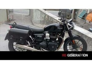 TRIUMPH STREET TWIN 900