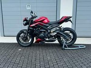 TIUMPH STREET TRIPLE RS