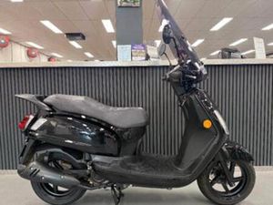 SYM FIDDLE 2 BROM GLANS ZWART E4 45KM BJ 2021 WINDSCHERM — SCOOTERS | SYM — MARKTPLAATS
