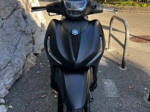 BEVERLY 300 HPE DEEP BLACK 09/23