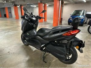 YAMAHA XMAX 300
