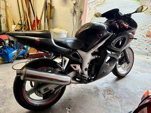 SUZUKI SV650S BAUJAHR 2001 TÜV 11/27