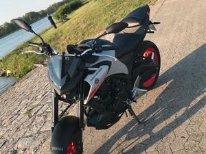 YAMAHA MT03