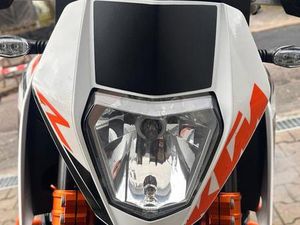 KTM DUKE 690R 2015 WENIG KILOMETER