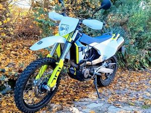 HUSQVARNA 701 ENDURO ÉQUIPÉE