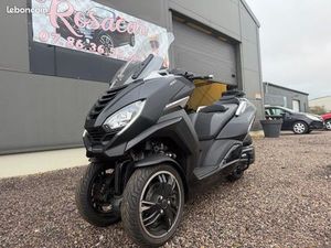 PEUGEOT MÉTROPOLIS 400 BLACK ÉDITION