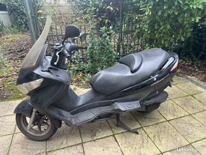 BURGMAN 125 POUR PIÈCE OU À RÉPARER