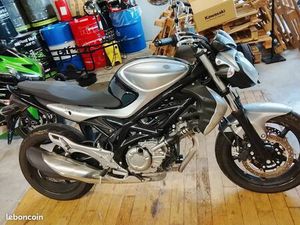SUZUKI 650 GLADIUS