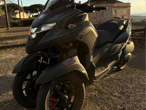 YAMAHA TRICITY 300 – 2024 – 7 450 KM – EXCELLENT ÉTAT