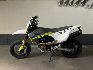 HUSQVARNA 701 SUPERMOTO 2022 - REIFEN + SERVICE NEU!
