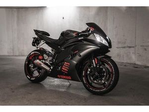 YAMAHA R6