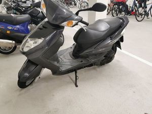 TOP YAMAHA CYGNUS ROLLER ZU VERKAUFEN. FRISCH MFK.