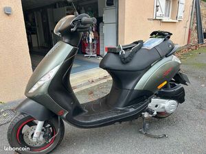 SCOOTER 49,9 CM3 DE MARQUE PIAGGIO -