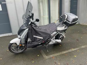 SCOOTER ÉLECTRIQUE SUPER SOCO CPX – DOUBLE BATTERIE – 125 ÉLECTRIQUE – 7 360 KM – 3 600