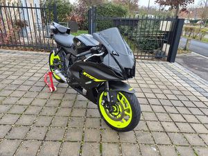 YAMAHA R7