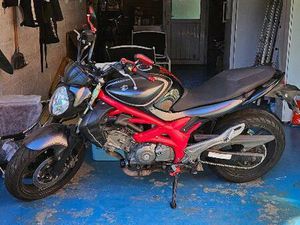 ② SUZUKI GLADIUS 650 PERMIS A2