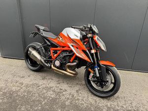 ② KTM - 1290 SUPER DUKE R EVO