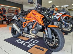 KTM 1390 SUPER DUKE R 2025 1390 CM3 | MOTO ROADSTER | 576 KM | ORANGE | 56880 PLOEREN