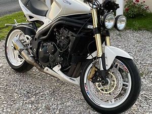 TRIUMPH SPEED TRIPLE