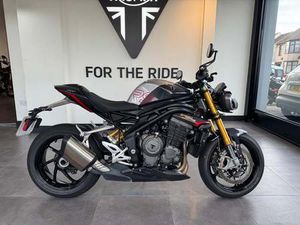 USED TRIUMPH SPEED TRIPLE 1200 RS FOR SALE IN ROMFORD