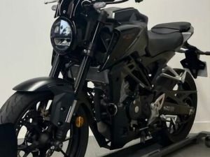 A VENDRE HONDA CB125R 2024 NOIR