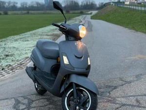 SYM FIDDLE 2 - 3000KM - MAT GRIJS. VOLLEDIG ORIGINEEL SYM — SCOOTERS | SYM — MARKTPLAATS