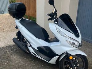 HONDA PCX 2019 TRÈS BON ÉTAT