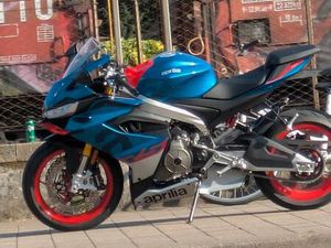 ② APRILIA RS 660 MARLINBLUE BOUWJAAR 2025