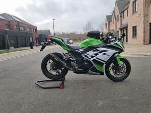 ② KAWASAKI NINJA 300//ÉDITION 30E ANNIVERSAIRE