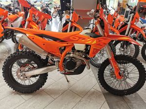 MOTO NEUVE: KTM 450 EXC-F SIX DAYS