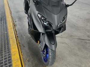 YAMAHA - TMAX